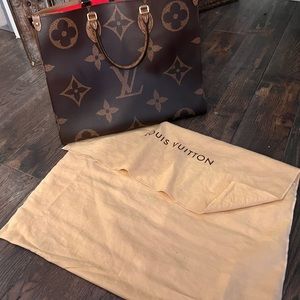 Large Louis Vuitton, GM on the go tote